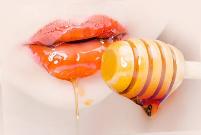 мед на полных губах