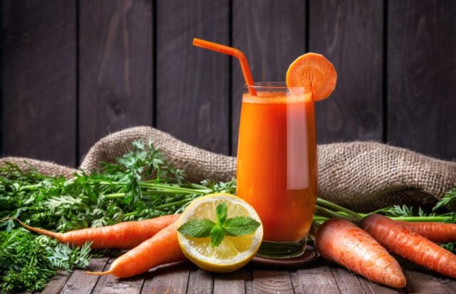 стакан морковного сока