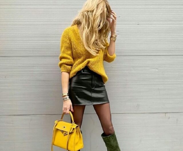 блондинка с желтой сумкой