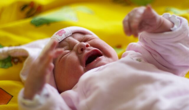 Почему новорожденные дети плачут: основные причины Родители и дети,дети,детский плач,младенец,почему дети плачут
