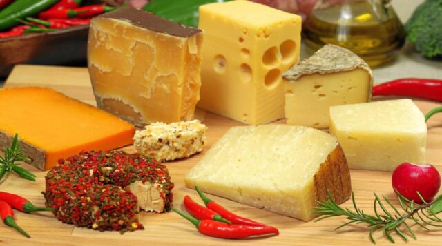 Как отличить сыр от сырного продукта: советы